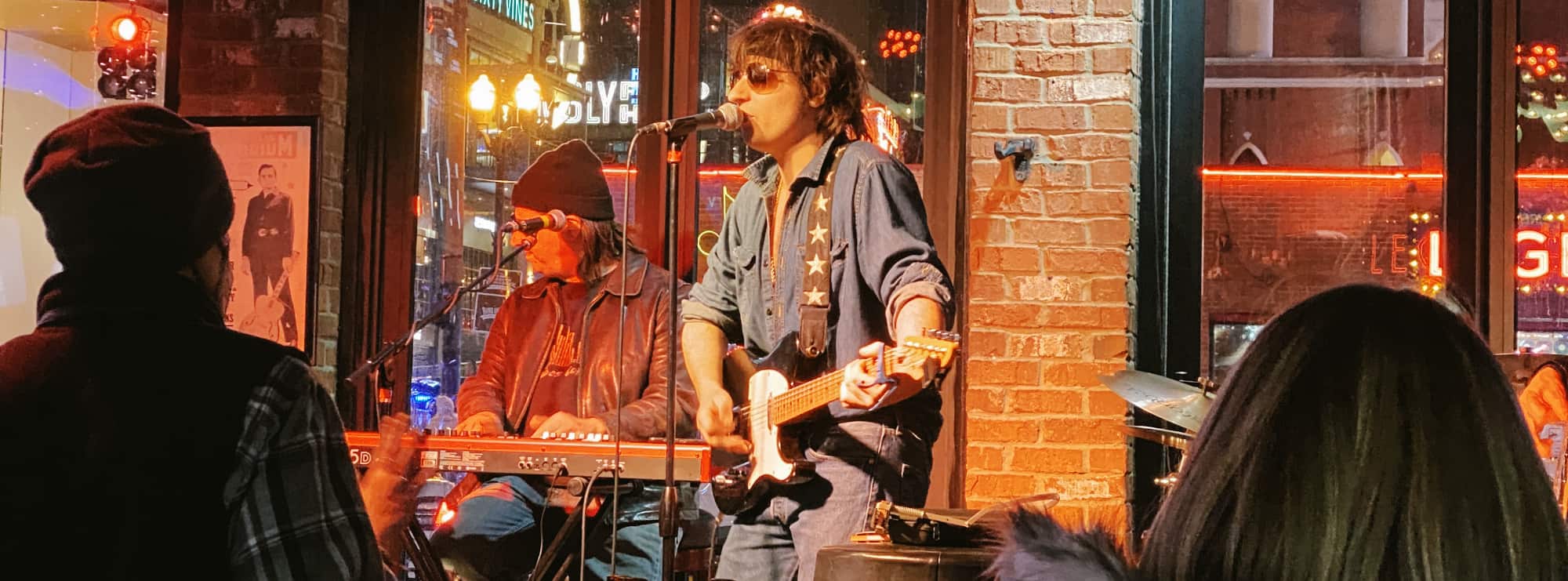 bar singer on guitar in Lincoln